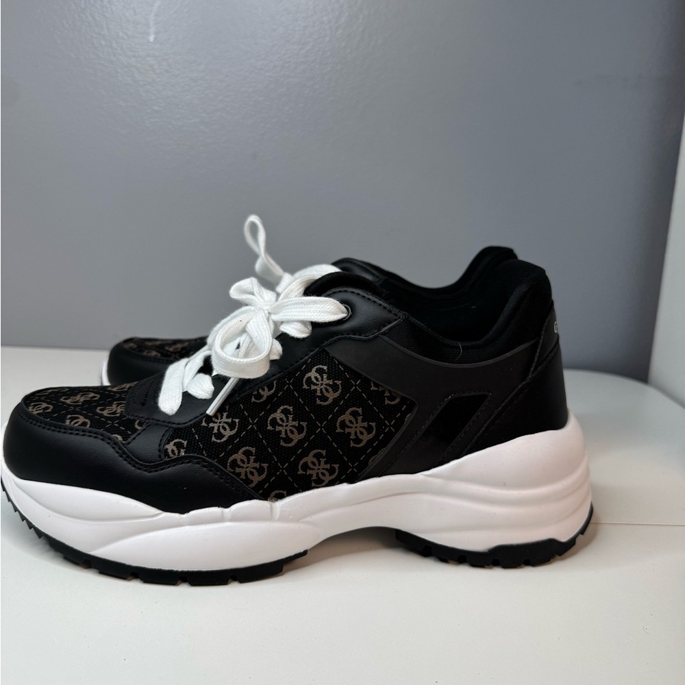 Guess 9.5 women Black Sneakers - Picture 5 of 6
